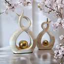 Esculturas Abstratas com Esfera Dourada